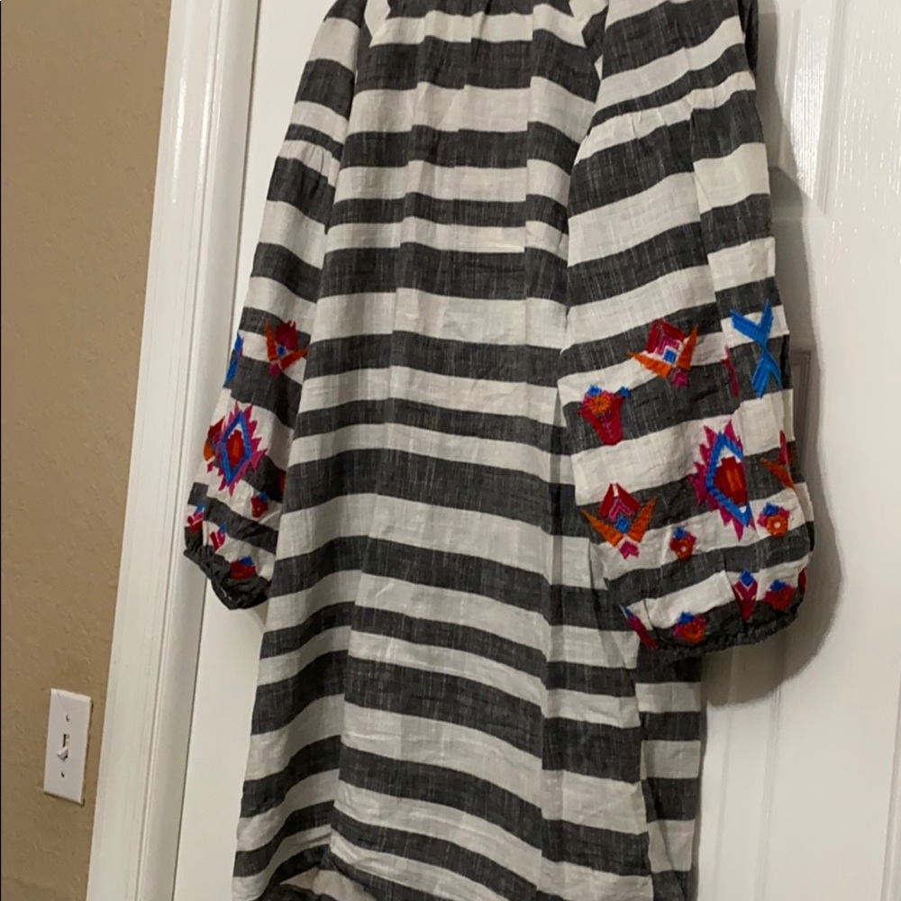 Embroidered tunic - Picture 7 of 10